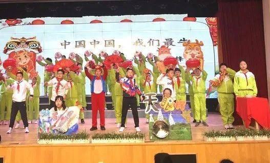 《家校共育大课堂》| 传统服饰马面裙，好看到国外竞相模仿，谁穿谁好看！